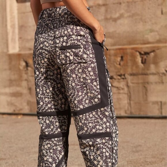 Free People Love You Back Floral Ski Shell Pant in Black & White sz XS - Picture 2 of 7